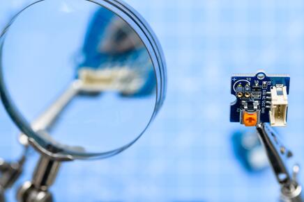 AI赋能实体经济，混合式AI与智能终端驱动产业升级